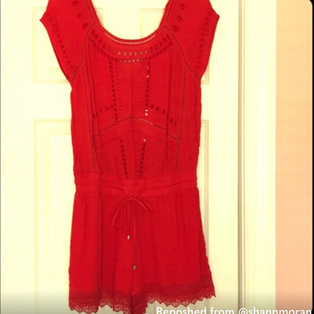 Love this elegant romper. I’m reposhing to rotate 😊